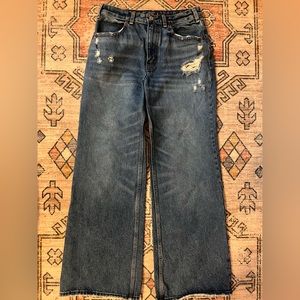 Abercrombie high rise wide leg distressed frayed jeans. Sz 29 (8).